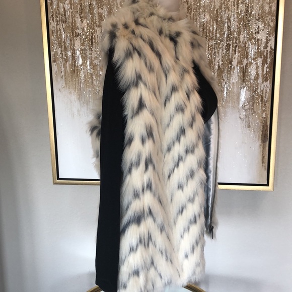 TRIBAL JEANS EGGSHELL ZIP UP FAUX FUR VEST WITH POCKETS - Picture 8 of 10